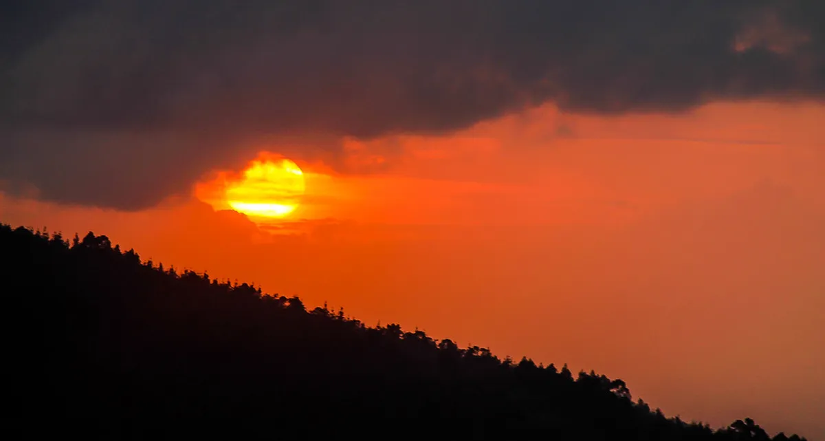 Best Time for Sunset at Monte do Picoto: A Local Guide